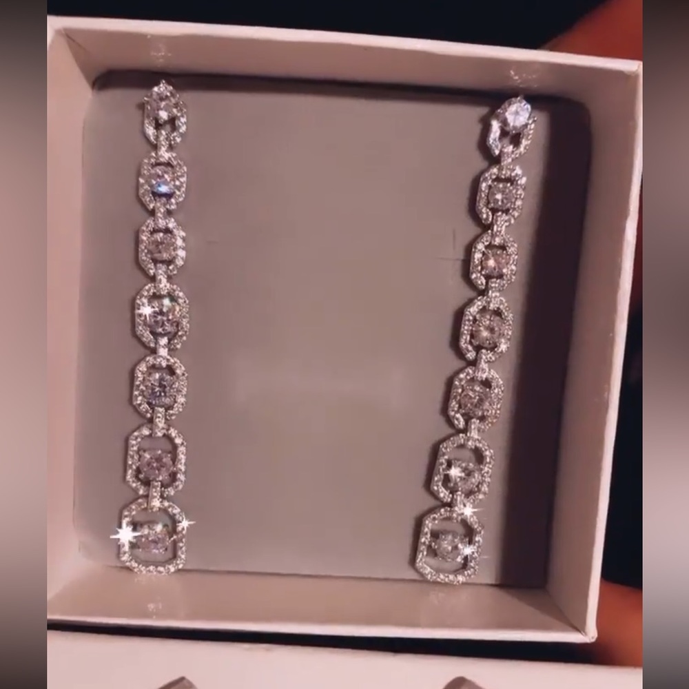 Round Graduated Stimulant Diamond Long Drop Linear Cz Earrings